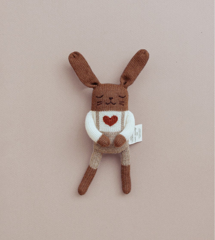 Main sauvage knit bunny