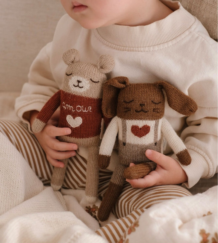 Main sauvage knit bunny