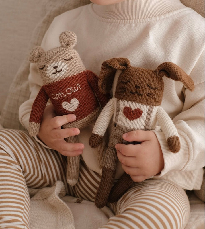 Main sauvage knit bunny
