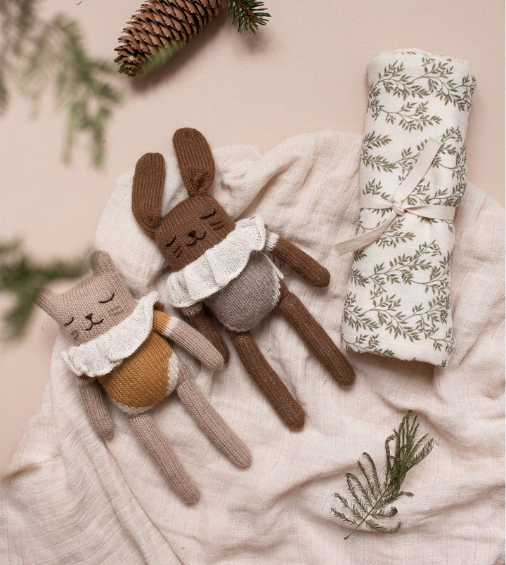 Main sauvage knit bunny