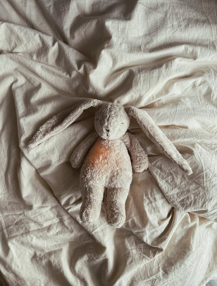 Moonie 2.0 Organic Humming Bunny | Sand