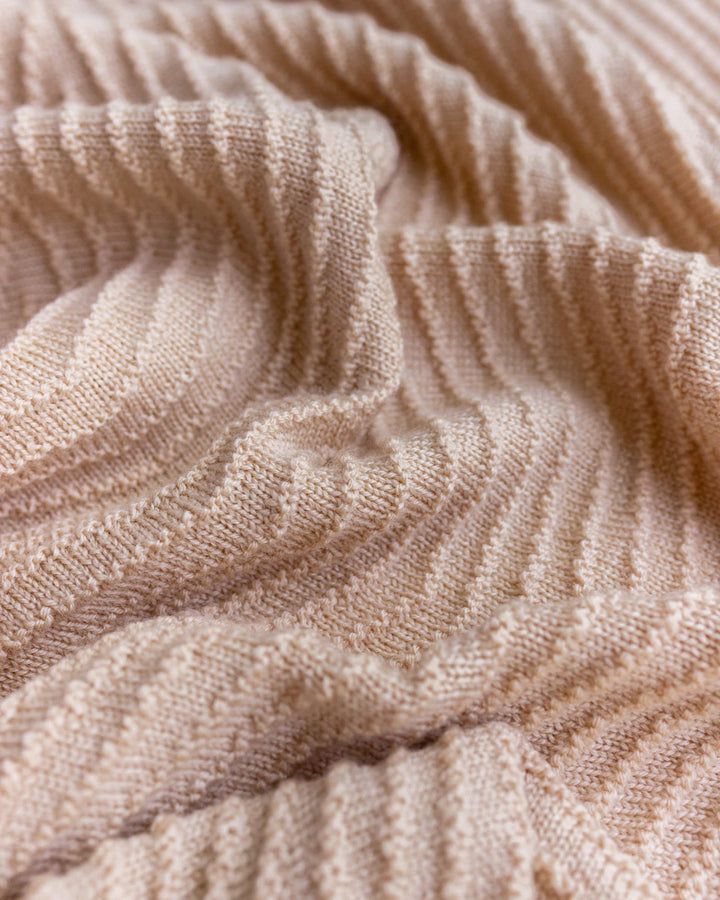 Hvid Knitwear organic merino wool baby kids blanket Akira in apricot blush pink peach