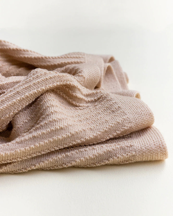 Hvid Knitwear organic merino wool baby kids blanket Akira in apricot blush pink peach