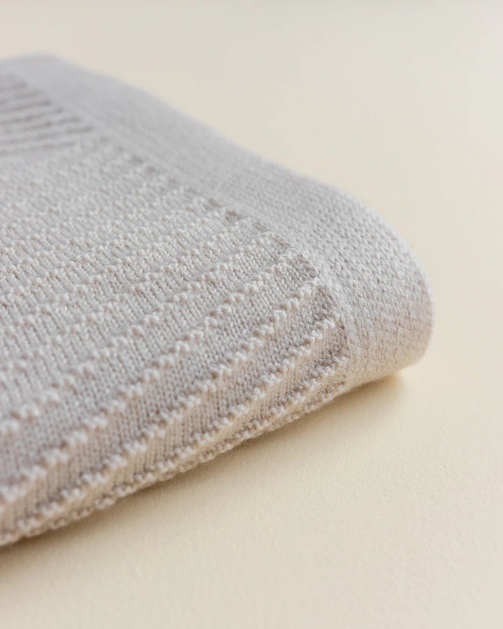 Hvid Knitwear organic merino wool baby kids blanket Akira in off-white white natural ivory neutral for newborn and kids