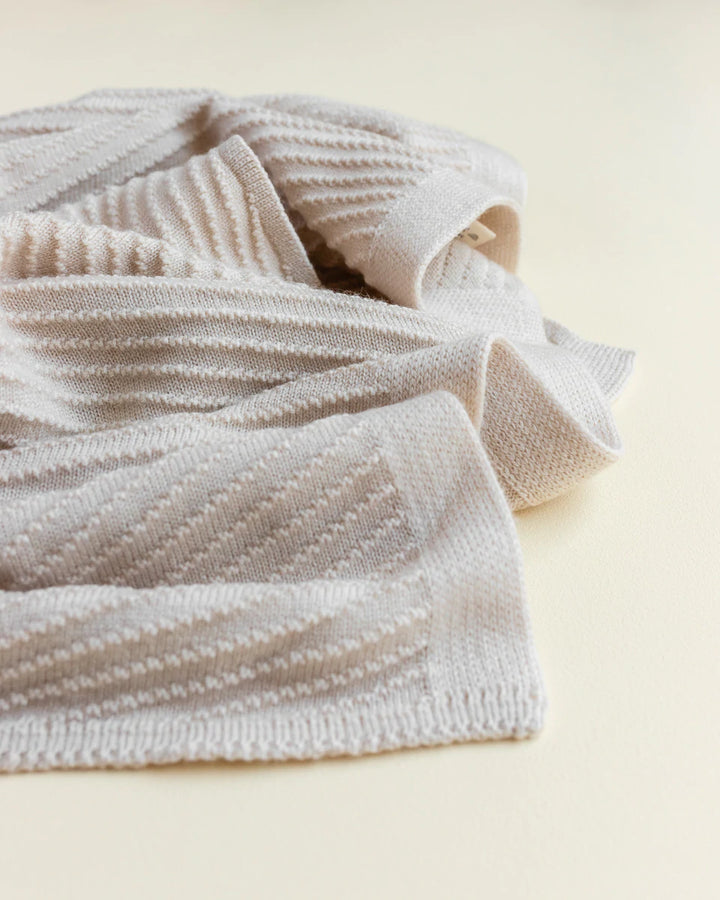 Hvid Knitwear organic merino wool baby kids blanket Akira in off-white white natural ivory neutral for newborn and kids
