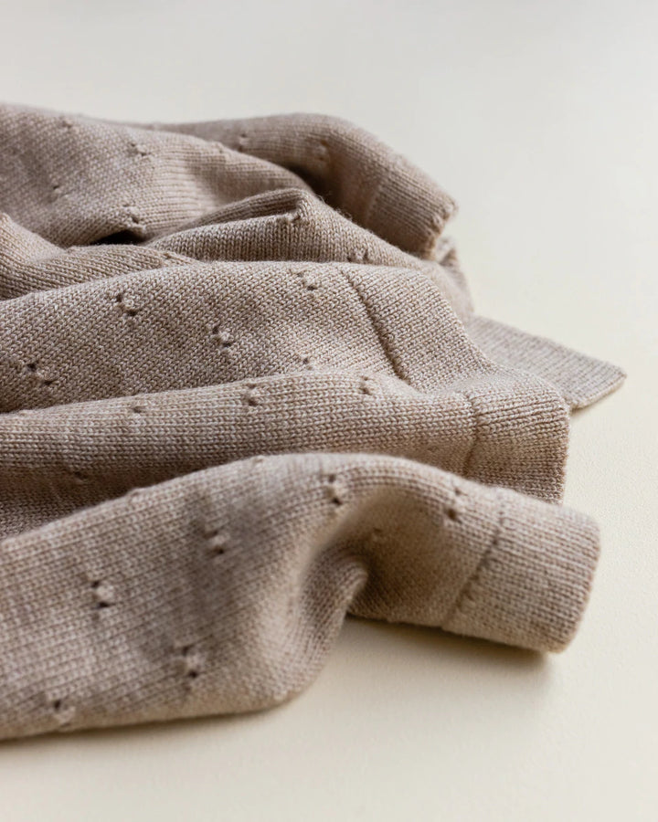 Hvid Knitwear organic merino wool baby kids blanket Edie pattern large textured  off-white sand beige neutral  for newborn