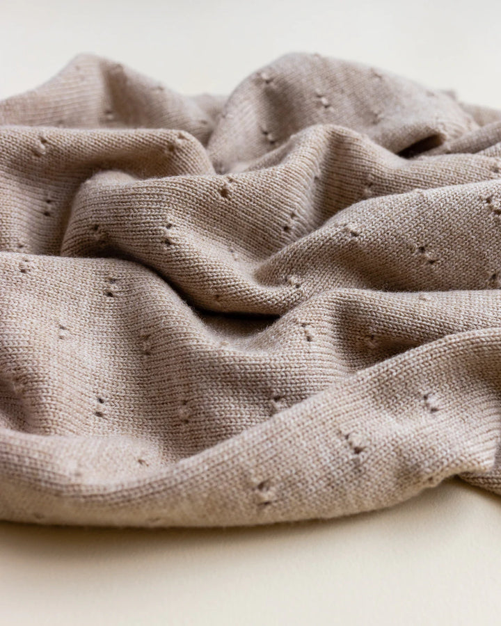 Hvid Knitwear organic merino wool baby kids blanket Edie pattern large textured  off-white sand beige neutral  for newborn