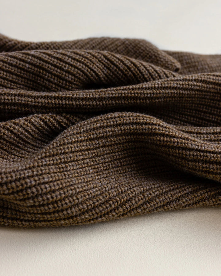 Hvid Knitwear organic merino wool baby kids blanket Edie pattern large rib  brown walnut for newborn