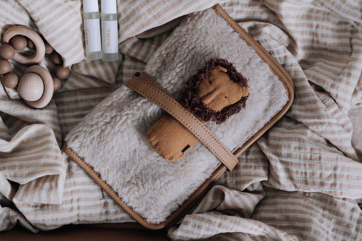 Nappy Wallet Faux Fur (Tan)