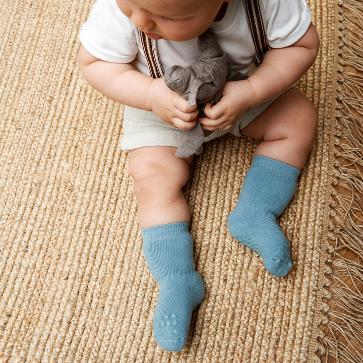 GoBabyGo cotton Terry non-slip socks wit rubber pads in dusty light baby blue beige
