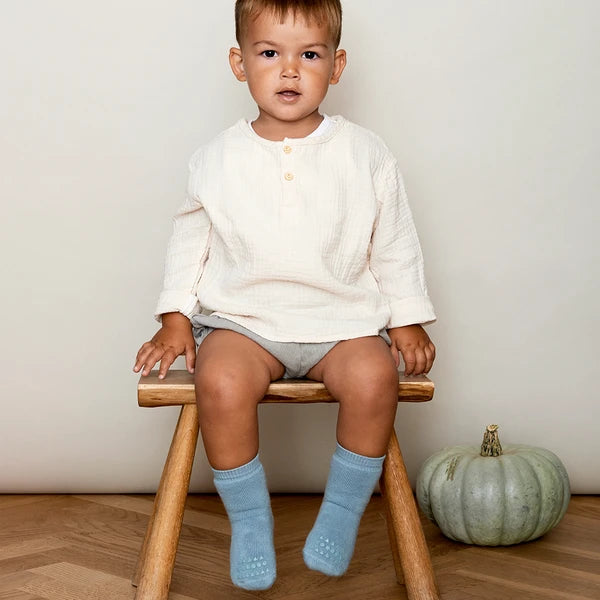 GoBabyGo cotton Terry non-slip socks wit rubber pads in dusty light baby blue beige