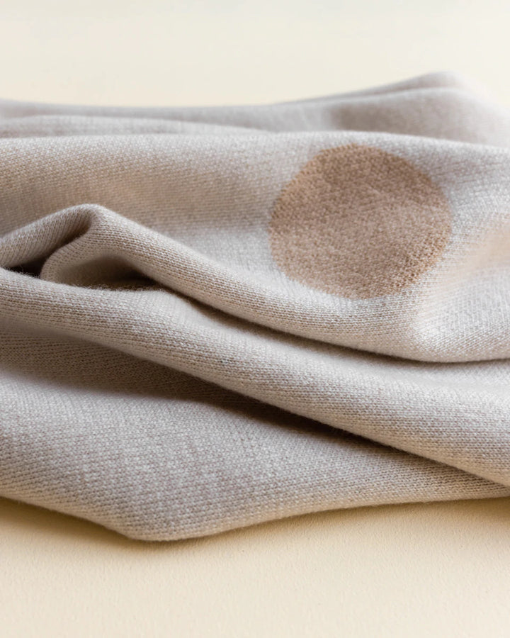Hvid Knitwear organic merino wool baby kids blanket Edie pattern large polkadot in oat beige sand neutral apricot pink blush for newborn