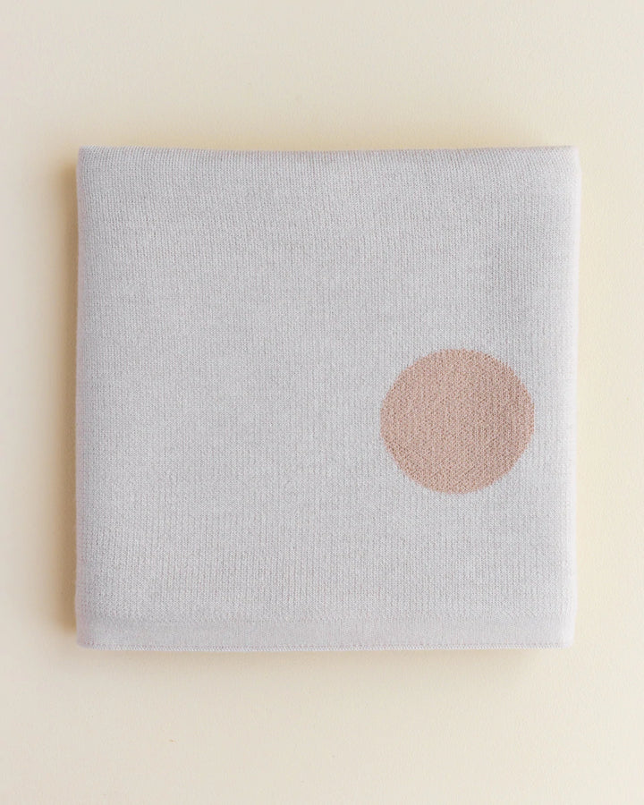 Hvid Knitwear organic merino wool baby kids blanket Edie pattern large polkadot in oat beige sand neutral apricot pink blush for newborn