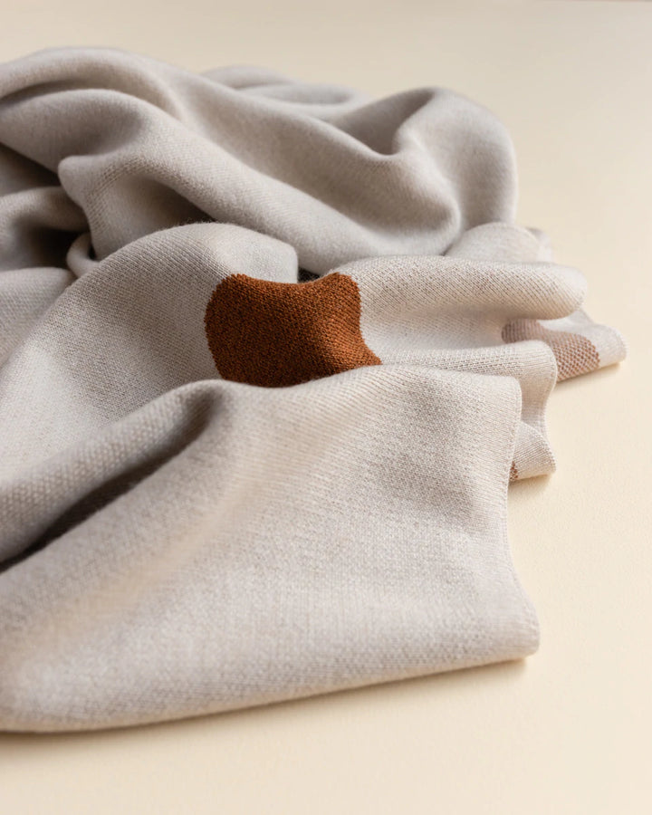 Hvid Knitwear organic merino wool baby kids blanket Edie pattern large polkadot in oat beige sand neutral rust for newborn
