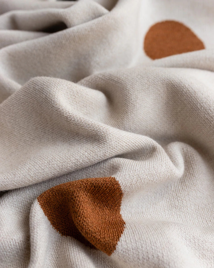 Hvid Knitwear organic merino wool baby kids blanket Edie pattern large polkadot in oat beige sand neutral rust for newborn