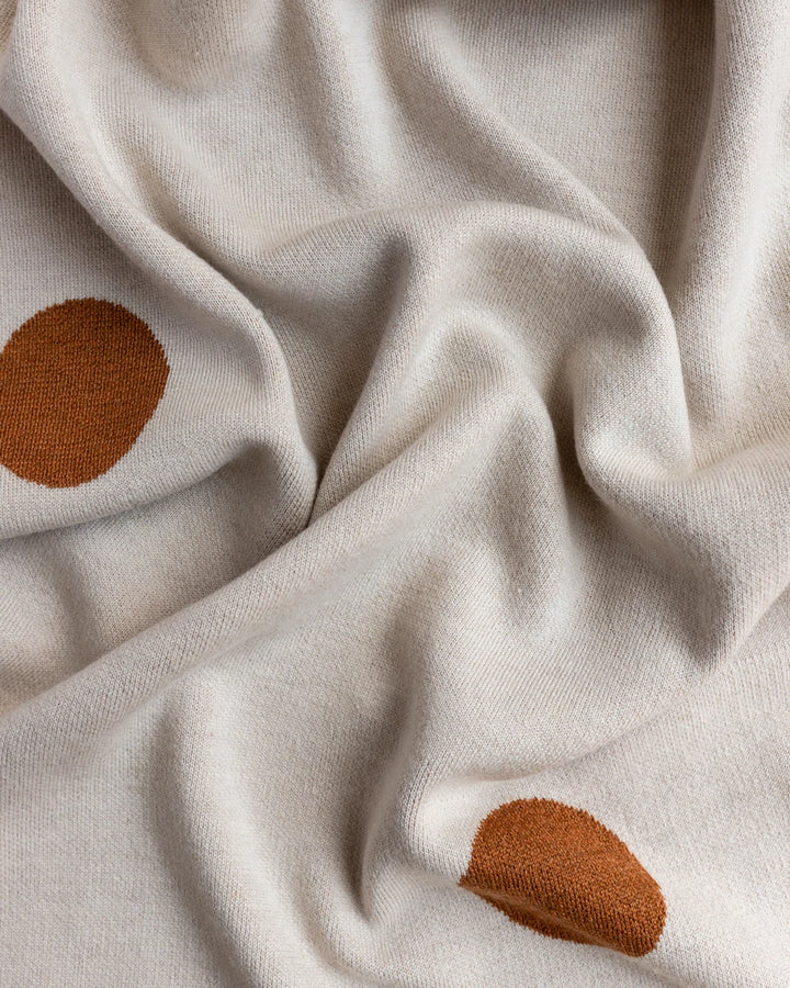Hvid Knitwear organic merino wool baby kids blanket Edie pattern large polkadot in oat beige sand neutral rust for newborn
