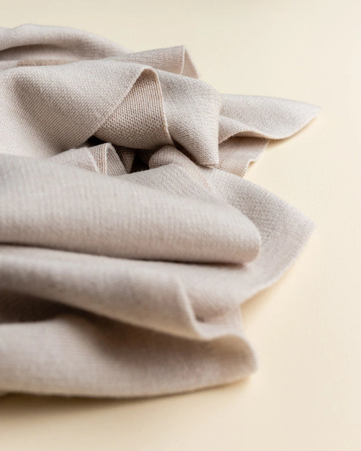 Hvid Knitwear organic merino wool baby kids blanket Edie pattern large polkadot in oat beige sand neutral for newborn