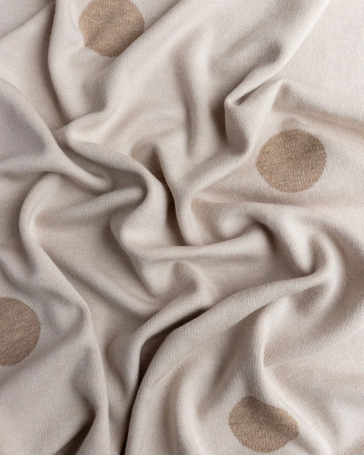 Hvid Knitwear organic merino wool baby kids blanket Edie pattern large polkadot in oat beige sand neutral for newborn