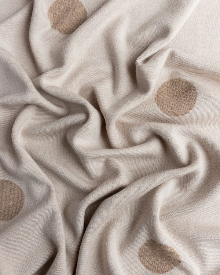 Hvid Knitwear organic merino wool baby kids blanket Edie pattern large polkadot in oat beige sand neutral for newborn 