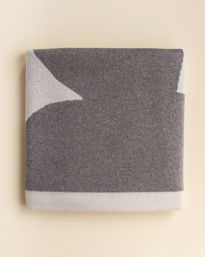Hvid Knitwear organic merino wool large baby kids blanket Folie in otter sand with modern geometric pattern for newborn