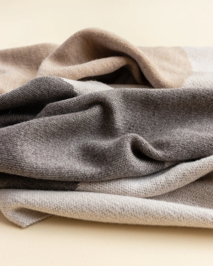 Hvid Knitwear organic merino wool large baby kids blanket Folie in otter sand with modern geometric pattern for newborn