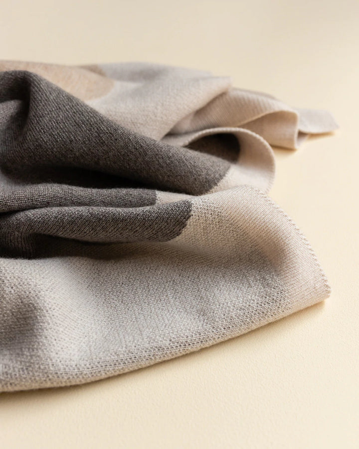 Hvid Knitwear organic merino wool large baby kids blanket Folie in otter sand with modern geometric pattern for newborn