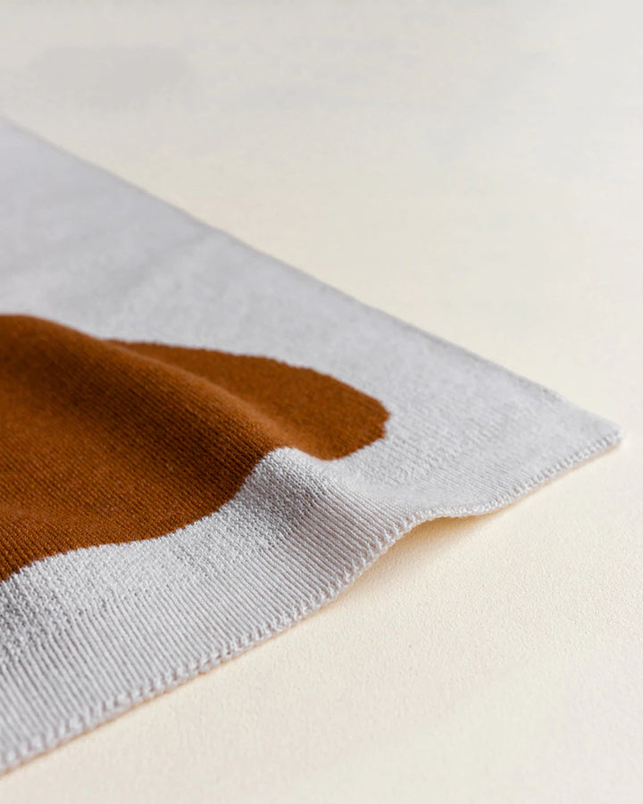 Hvid Knitwear organic merino wool large baby kids blanket Folie in rust brown apricot blush pink with modern geometric pattern for newborn