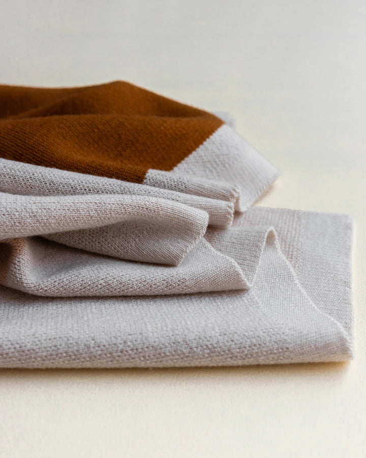 Hvid Knitwear organic merino wool large baby kids blanket Folie in rust brown apricot blush pink with modern geometric pattern for newborn