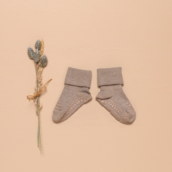 GoBabyGo Non-slip Wool winter socks for babies and toddler with rubber pads in sand beige neutral