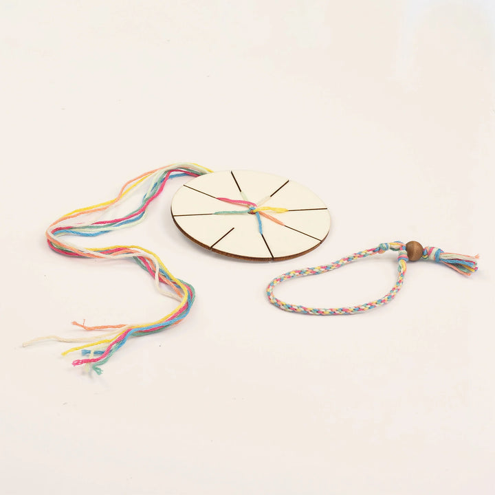 MAKE YOUR OWN FRIENDSHIP BRACELETS