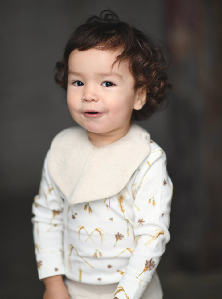 Knitted cotton white off-white cream ivory baby toddler bib adjustable Saga Copenhagen 