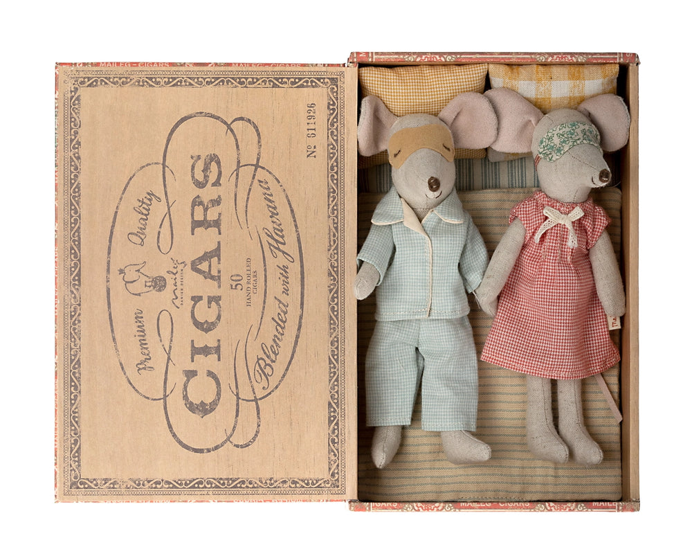 Maileg mouse mum and dad large mice in cirgarbox matchbox wearing pyjamas