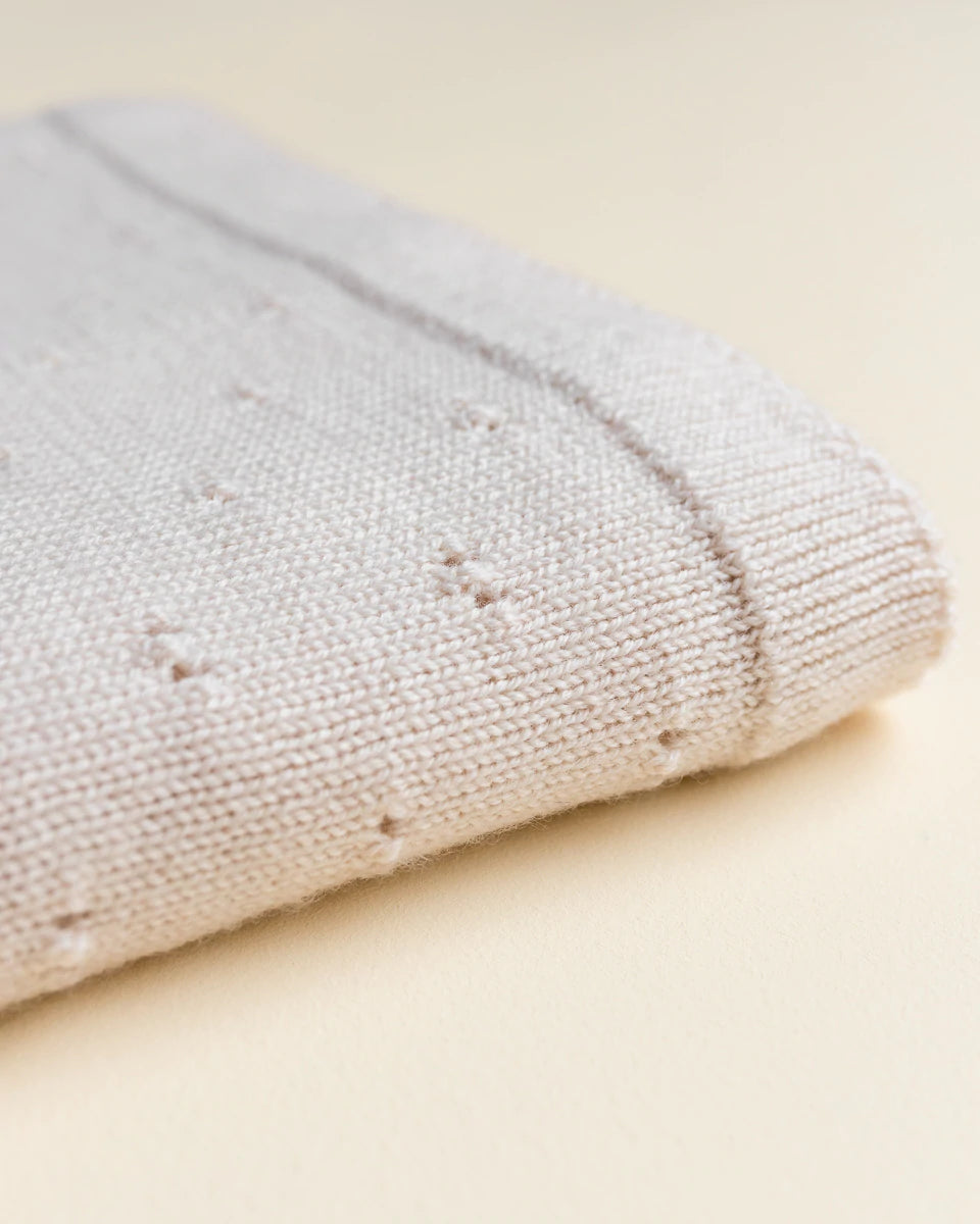 Hvid Knitwear organic merino wool baby kids blanket Edie pattern large textured  off-white sand beige neutral  for newborn 