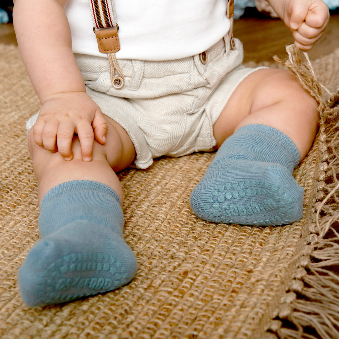 GoBabyGo cotton Terry non-slip socks wit rubber pads in dusty light baby blue beige