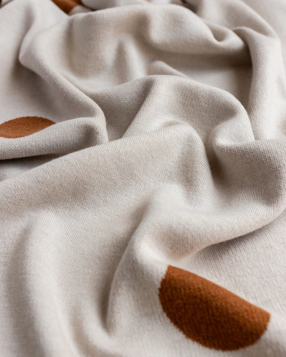 Hvid Knitwear organic merino wool baby kids blanket Edie pattern large polkadot in oat beige sand neutral rust for newborn 