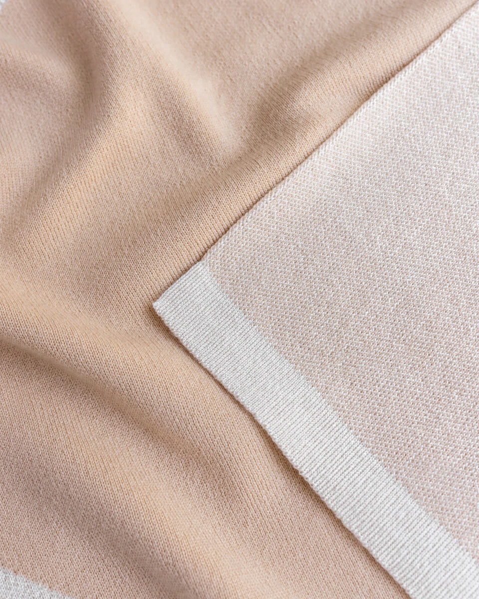 Hvid Knitwear organic merino wool large baby kids blanket Folie in rust brown apricot blush pink with modern geometric pattern for newborn 